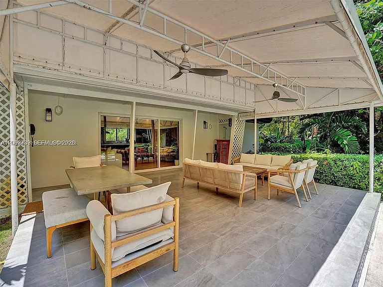 5705 SW 60th Ave — Photo 10