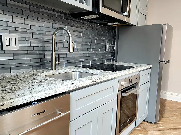 3402 Pearl St — Photo 3