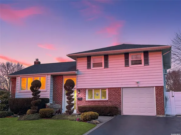 4 Michael Drive, Old Bethpage, NY 11804