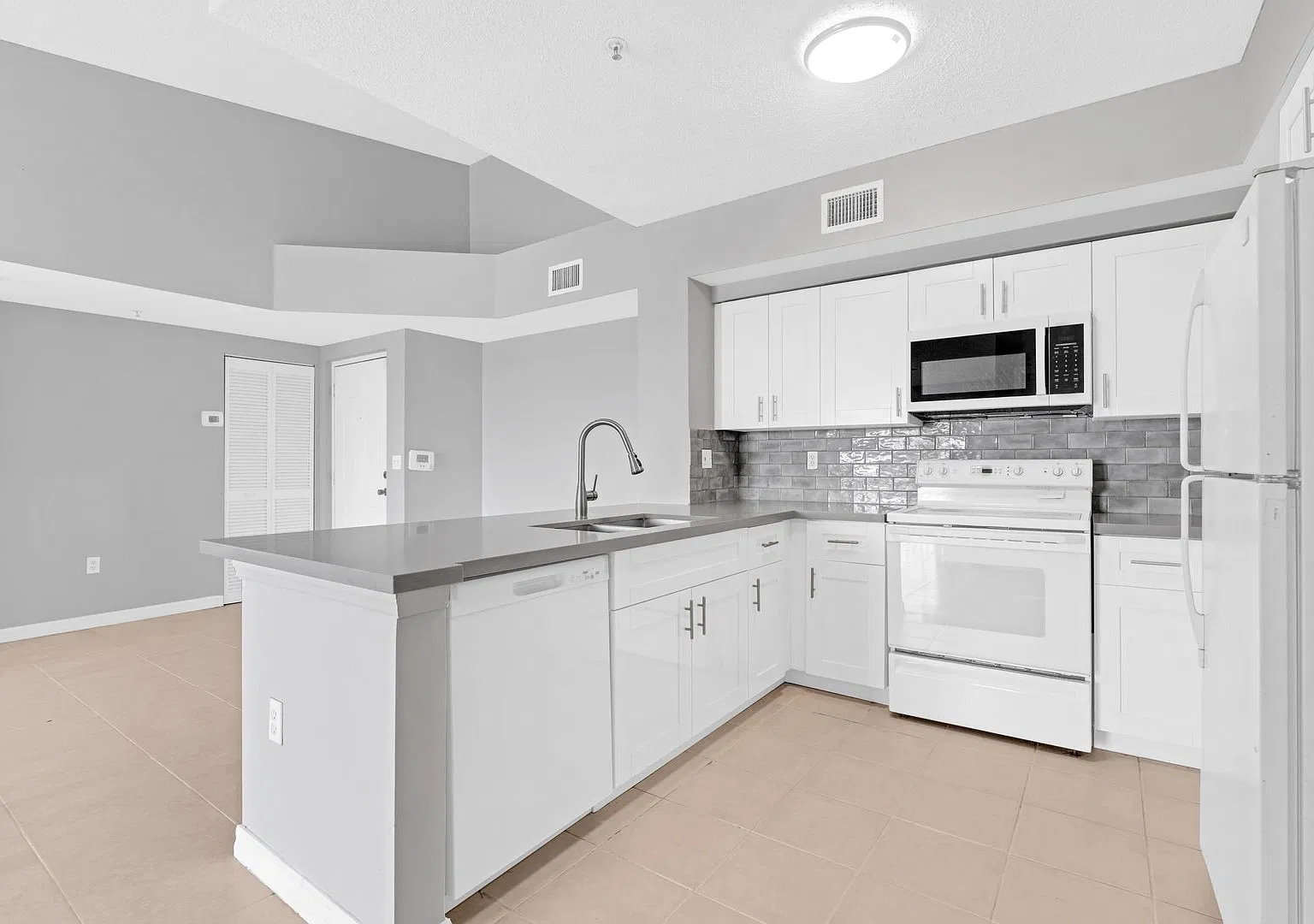 Modern Living in Miramar 2 Bed/2 Bath Condo! — Photo 1