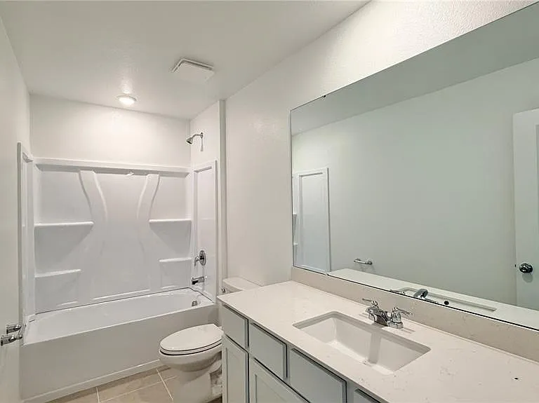 1558 Loxley Trl — Photo 36