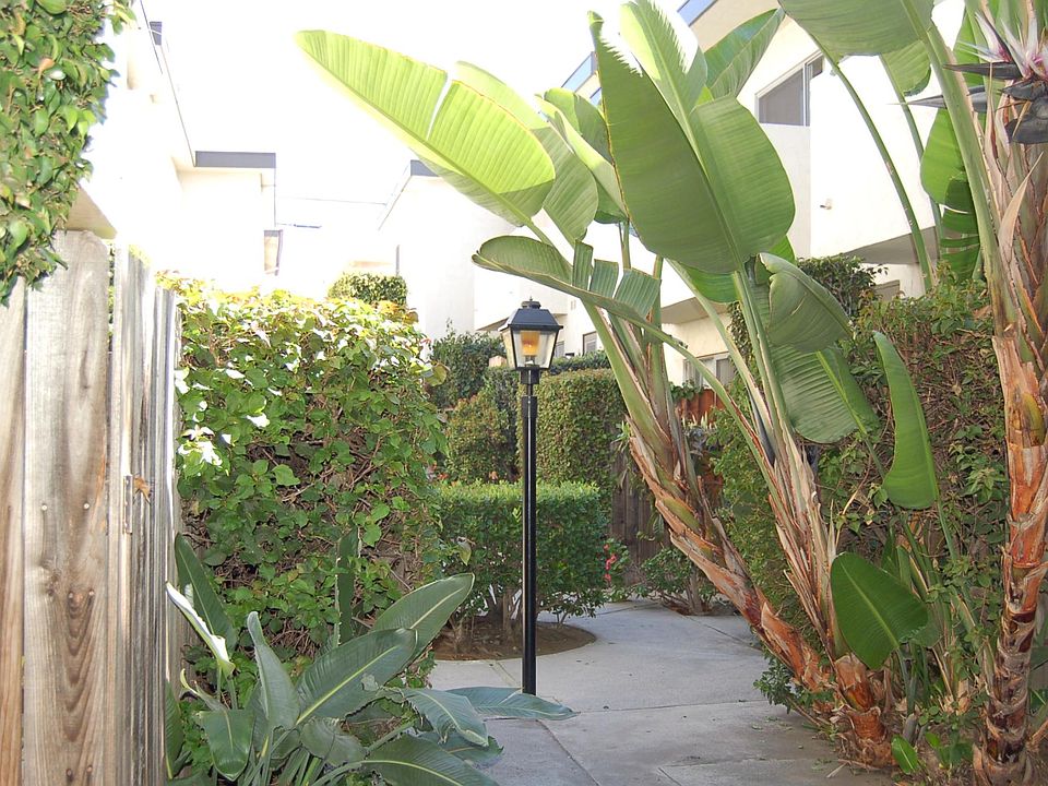 1st image of 1324 Barry Ave APT 4