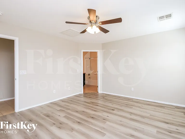 941 E Leslie Ave — Photo 7