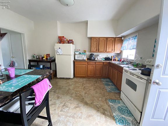 4th image of 1006 Adams St