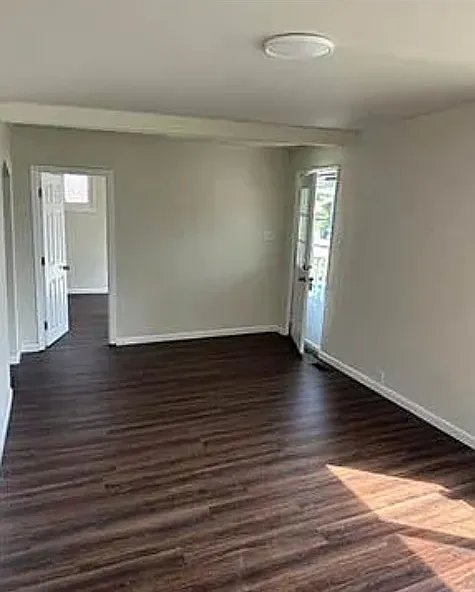 8213 John Pl