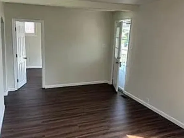 8213 John Pl, Saint Louis, MO 63114