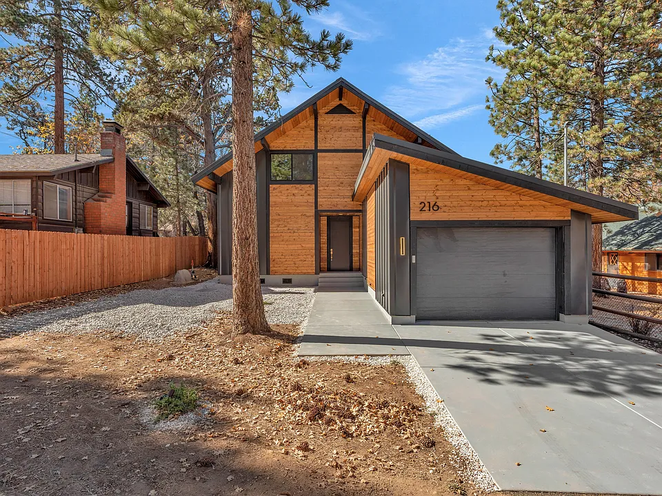 216 Leonard Ln