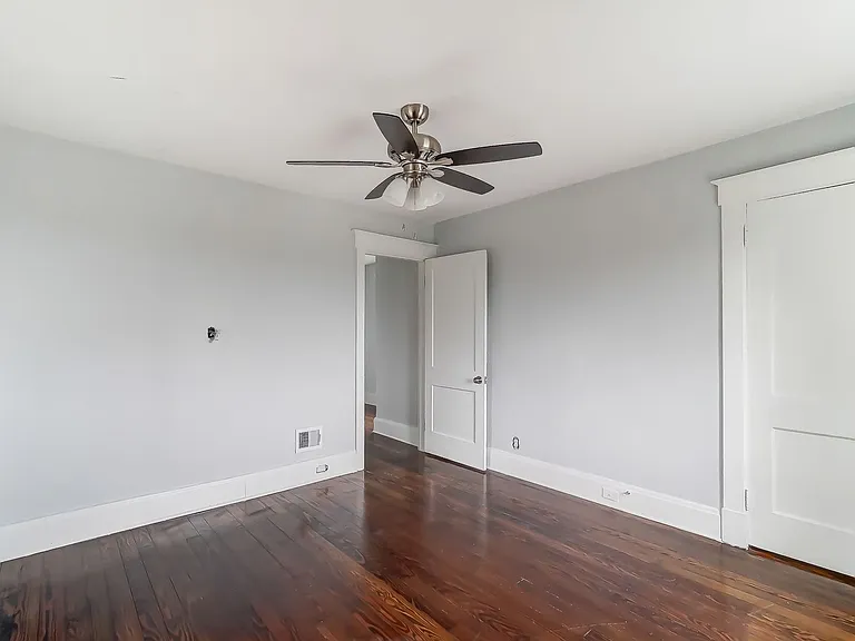 2307 Center St — Photo 36