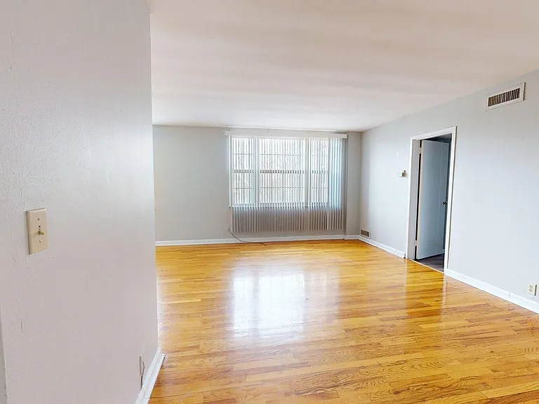 2550 Kemper Rd — Photo 3