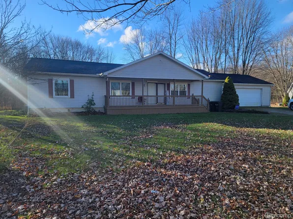 9081 Brandon Rd, Avoca, MI 48006