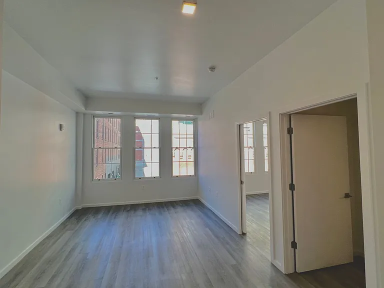 725 W Pratt St. — Photo 154