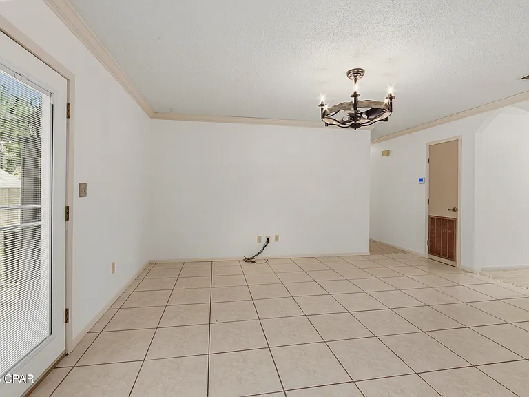 139 Manistee Dr — Photo 4
