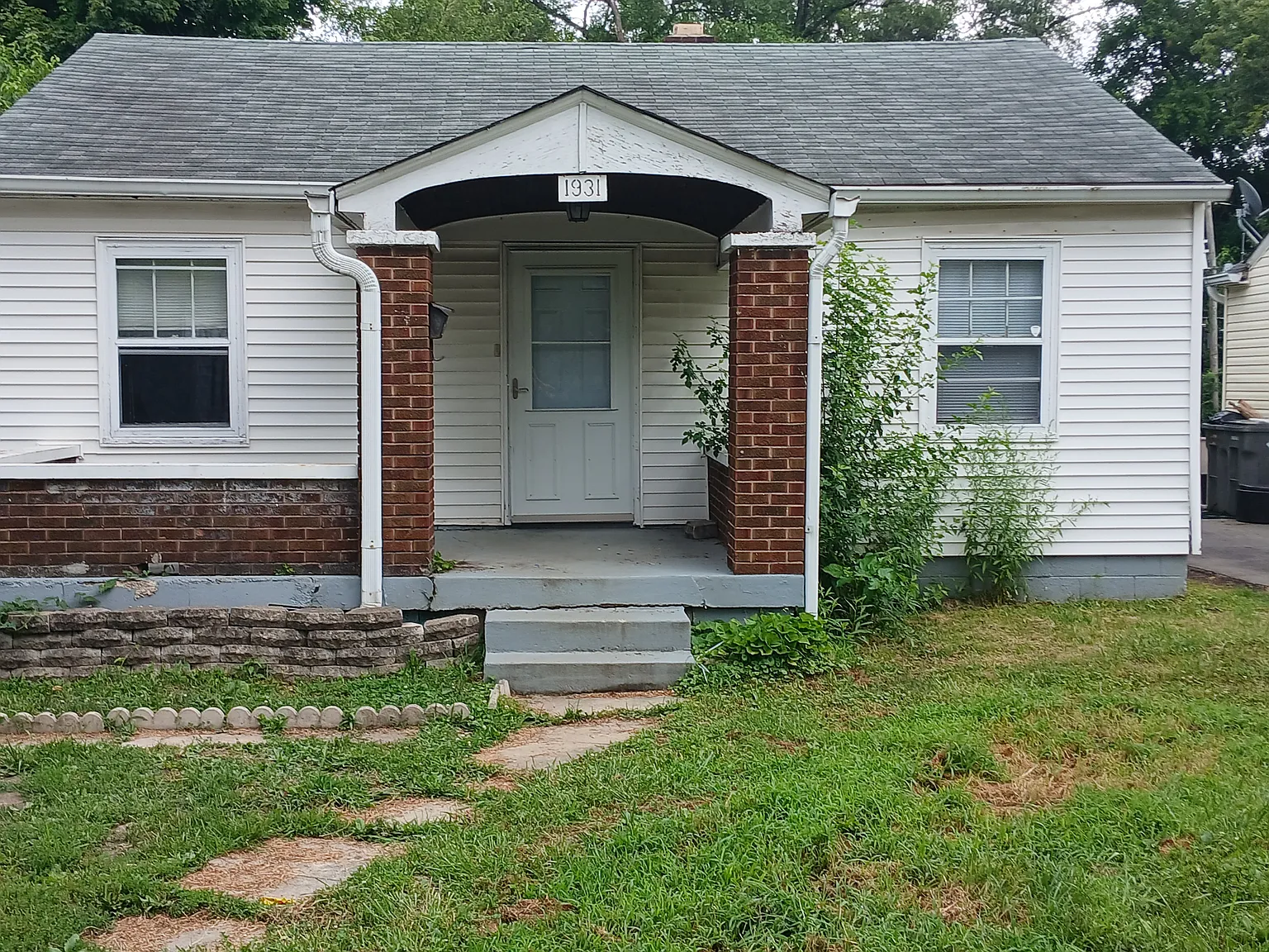 3 bed, 1.5 bath, 1056 sqft, $1,375 — Photo 1
