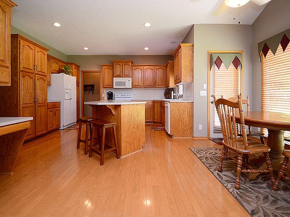 2nd image of 4914 N 140th St