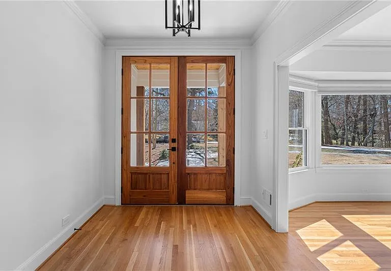 350 Kelson Dr — Photo 3