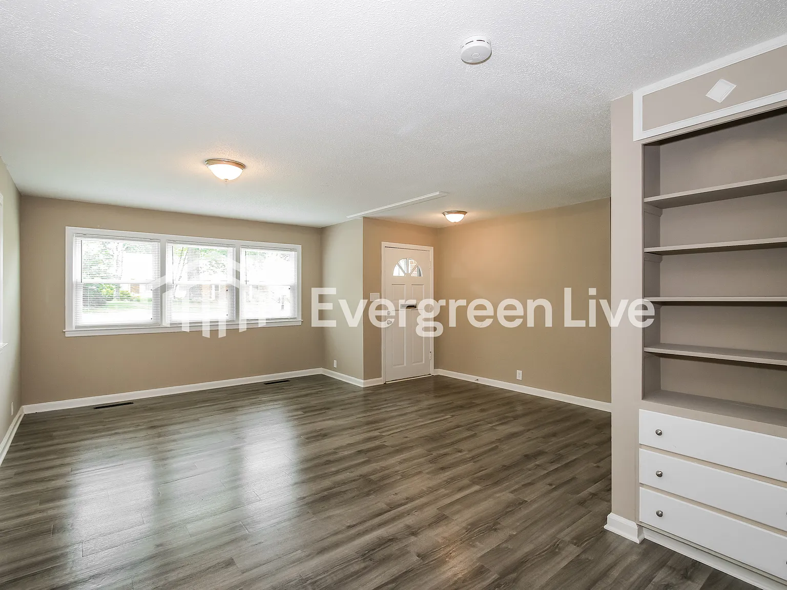 4 bed, 3.0 bath, 1834 sqft, $1,845 — Photo 4