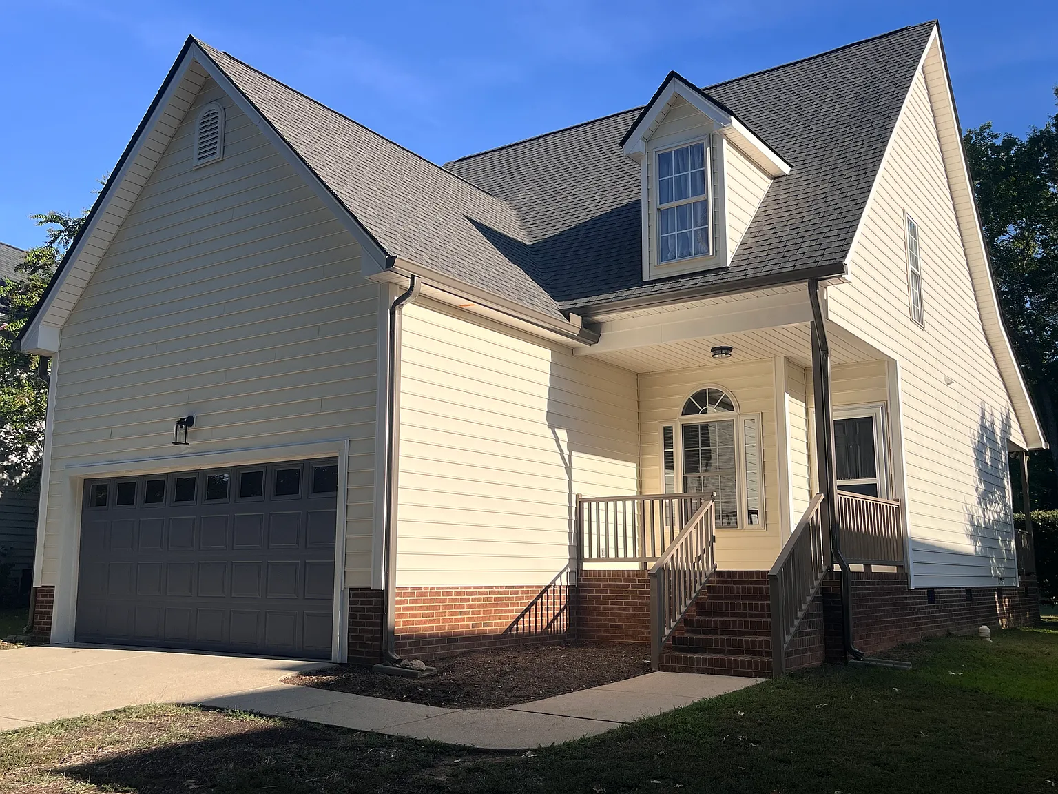 4 bed, 2.5 bath, 1800 sqft, $2,500 — Photo 2
