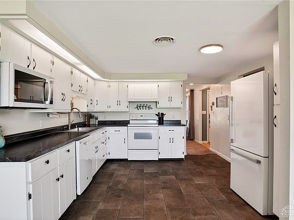 5th image of 2115 Meadow Ln