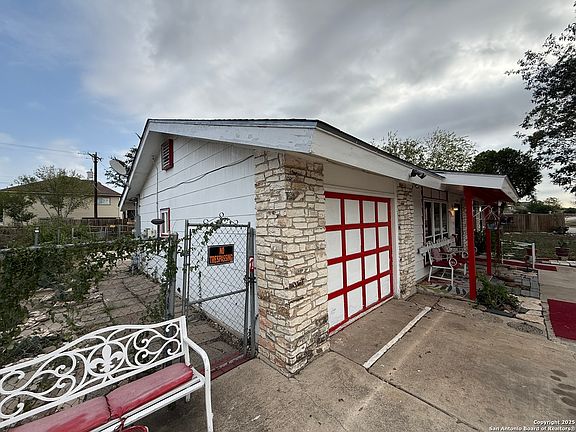 4th image of 6918 Sun Valley Dr