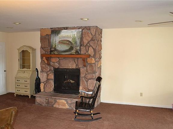 2nd image of 1808 Taft Pkwy