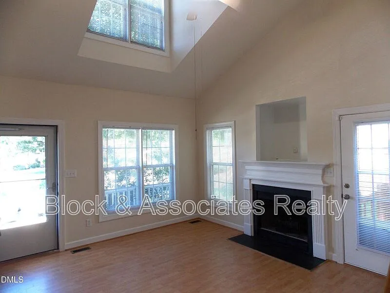Sterling Park Townhomes — Photo 4