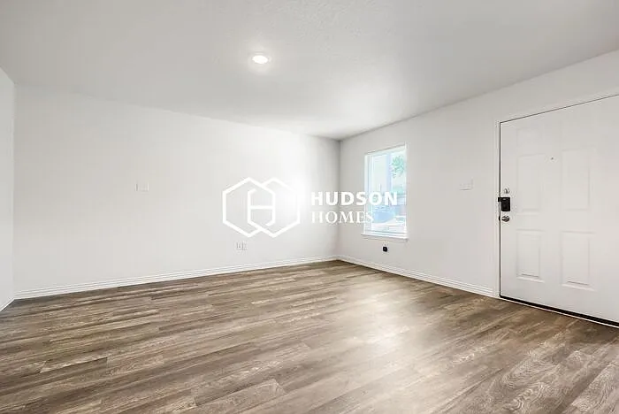 3 bed, 2.0 bath, 876 sqft, $825 — Photo 4