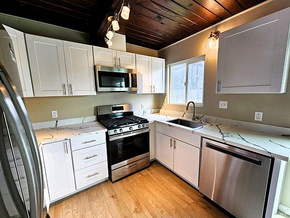 4th image of 1030 Hayes Street