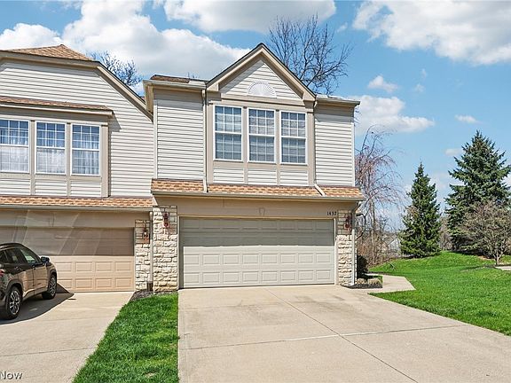 2nd image of 1437 N Yorkshire Dr