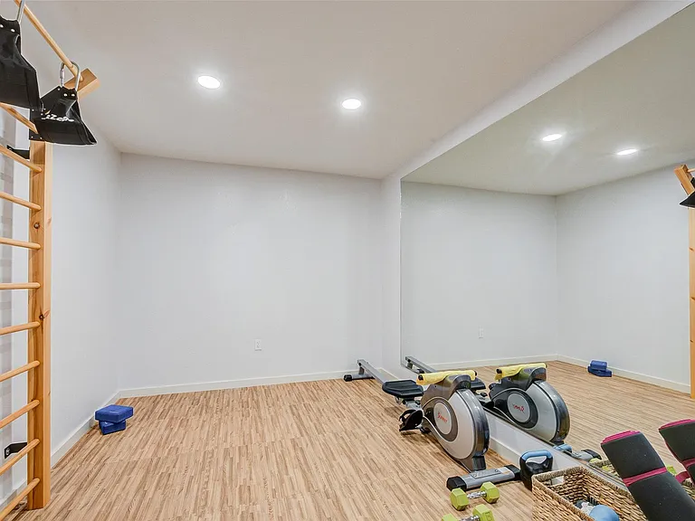 2027 Westshore Dr — Photo 48