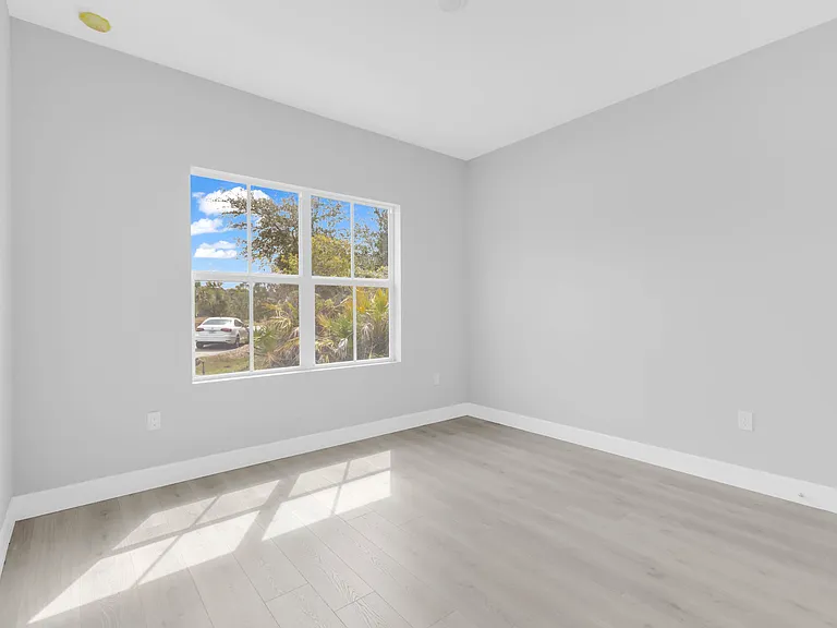 Builder provided photos - actual layout is reversed. Specific finishes may vary.