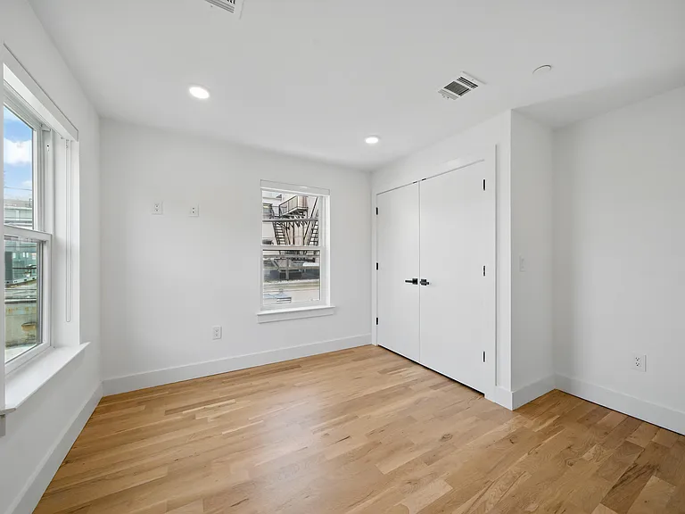 11 W Railroad Ave #2 — Photo 8