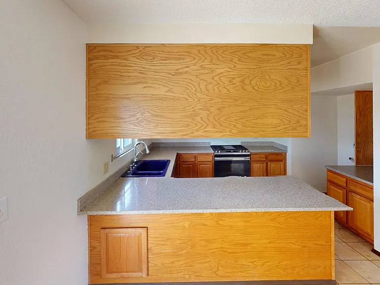 4728 Nelson St — Photo 7