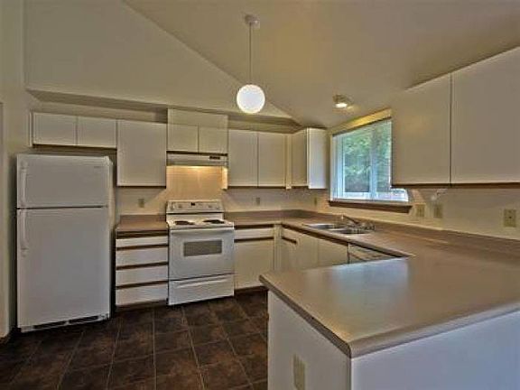 5th image of 15302 9th Ave E
