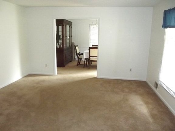 5th image of 396 Raven Midlawn Dr