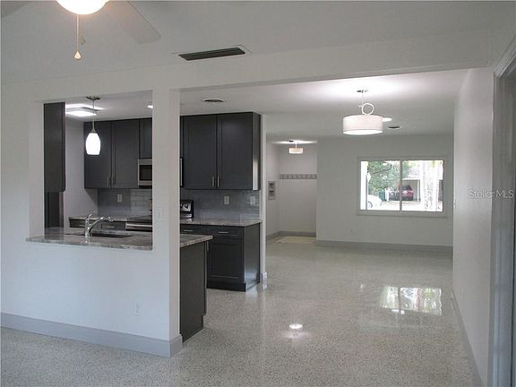 4th image of 860 Gamewell Ave