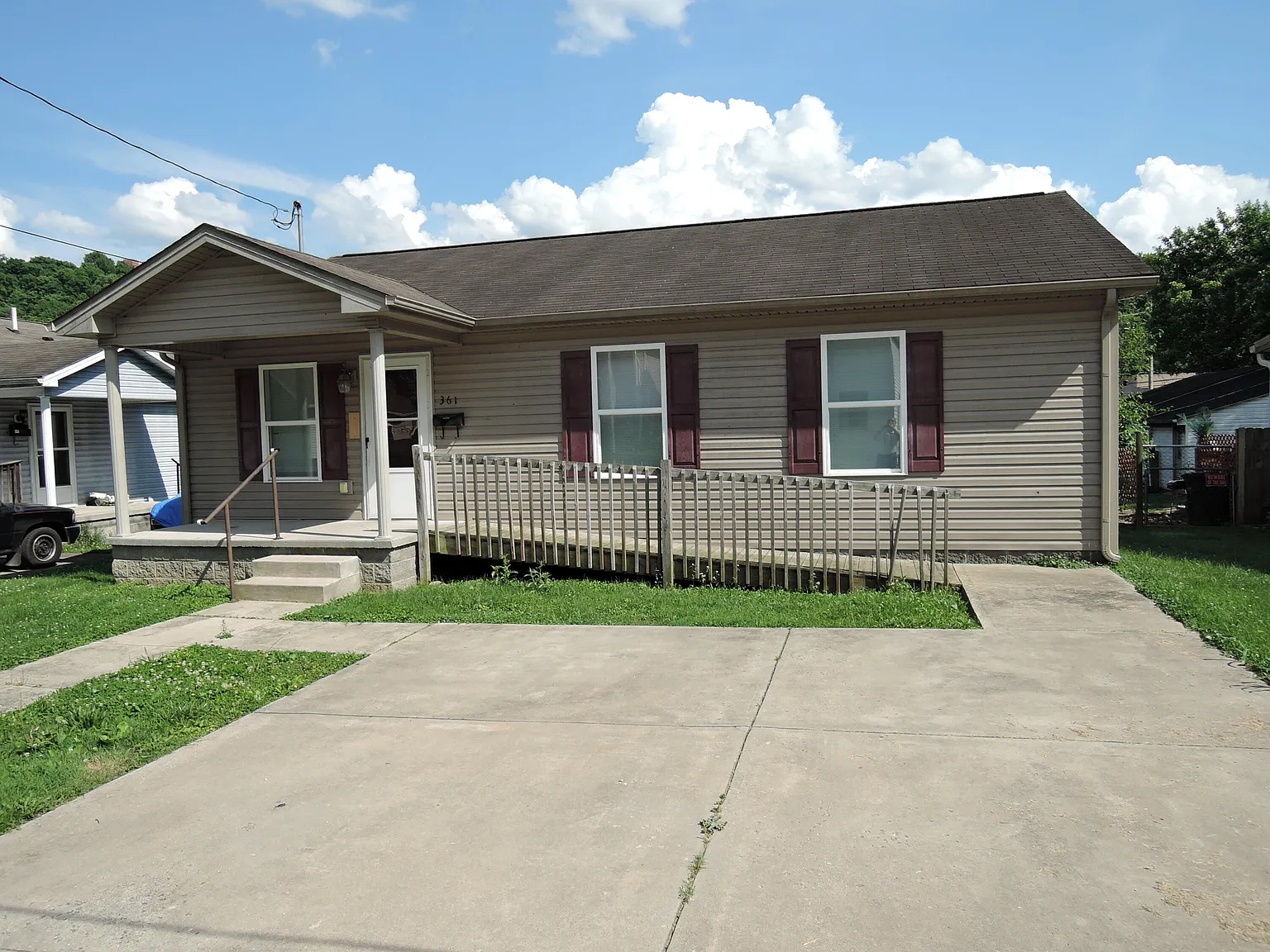 361 Wallace Ave photo 1