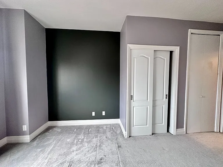 44 Bond St W #607 — Photo 25