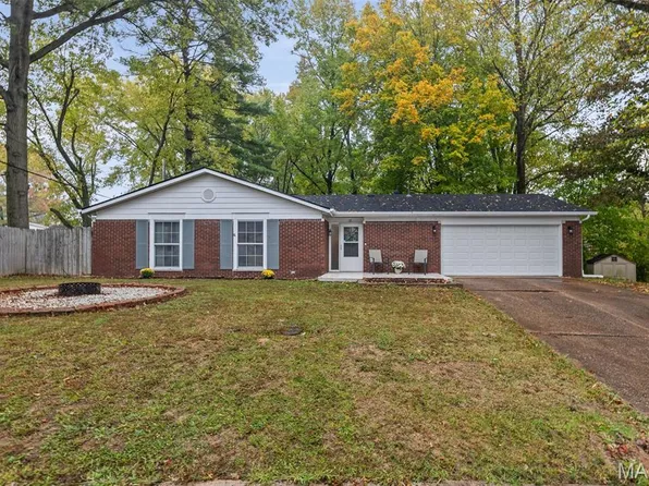 12 Kingston Dr, Fairview Heights, IL 62208