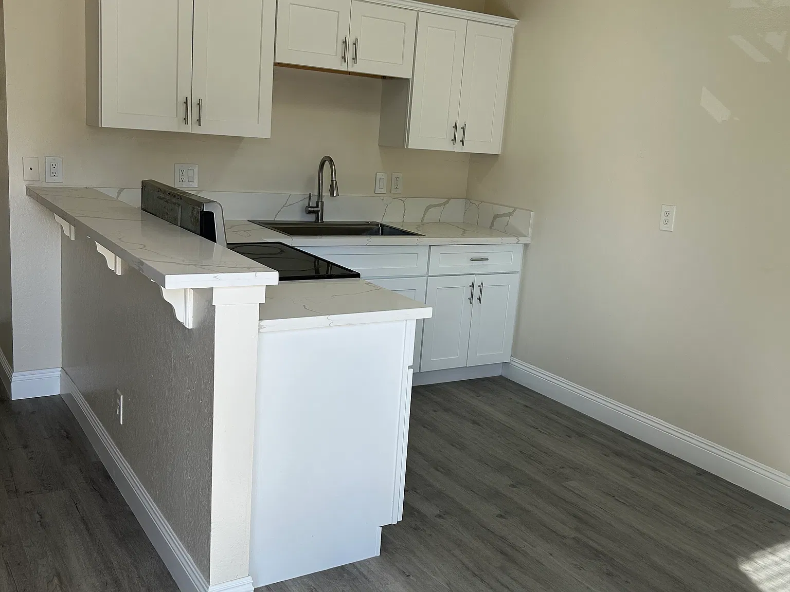 1 bed, 1.5 bath, 650 sqft, $1,350 — Photo 2
