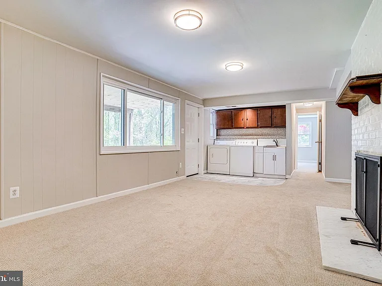 7430 Hastings St — Photo 46