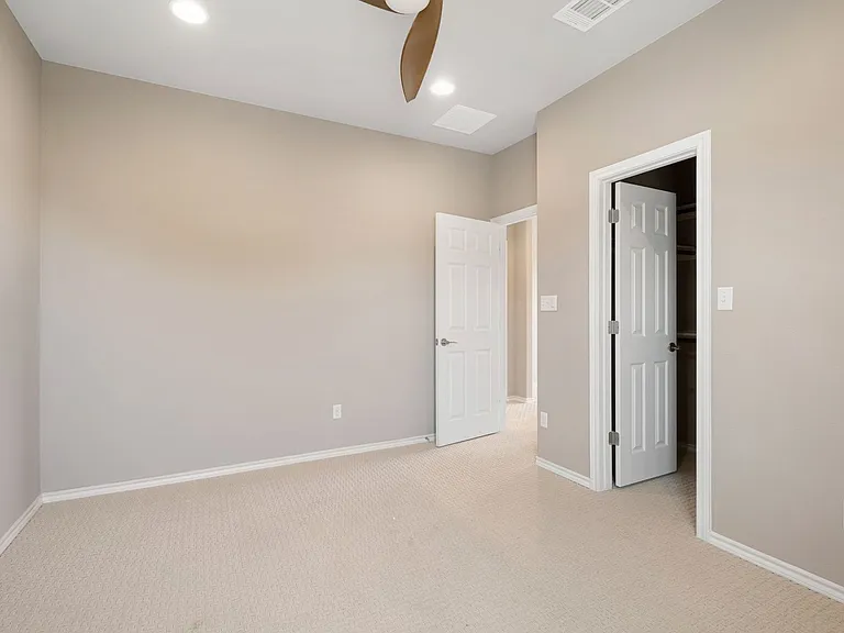 2105 Town Centre Dr #5 — Photo 22