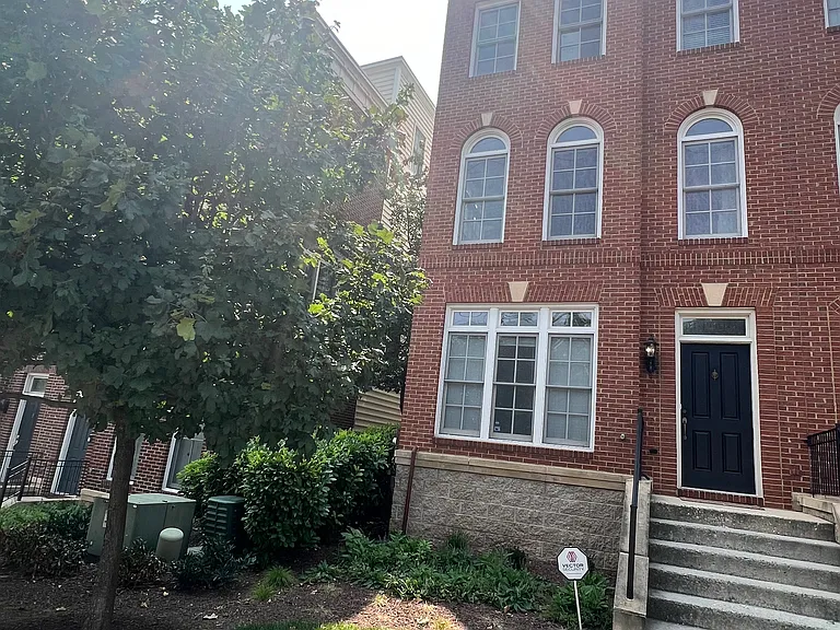 11040 Amherst Ave — Photo 3