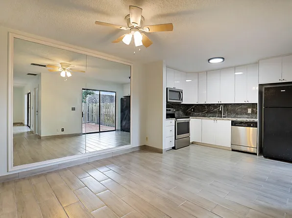 253 Woodland Rd, Palm Springs, FL 33461