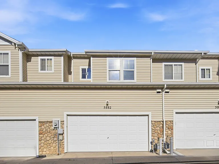 5882 Ensemble Hts — Photo 24
