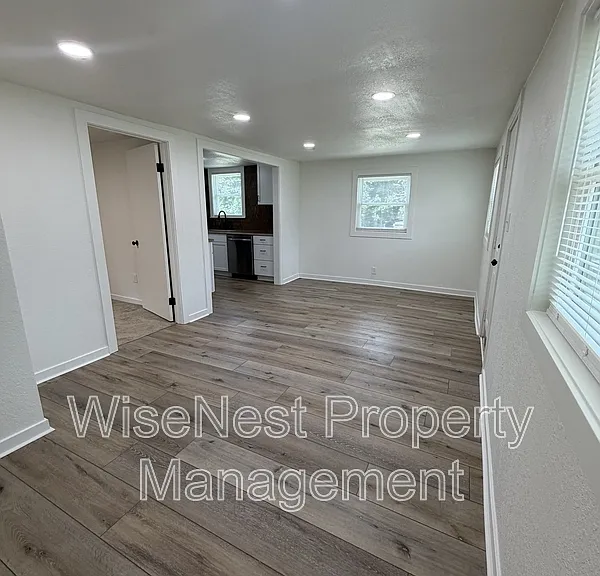 1100 S Savage St — Photo 4
