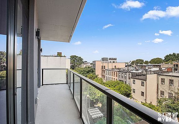 4th image of 825 De Kalb Ave #3J