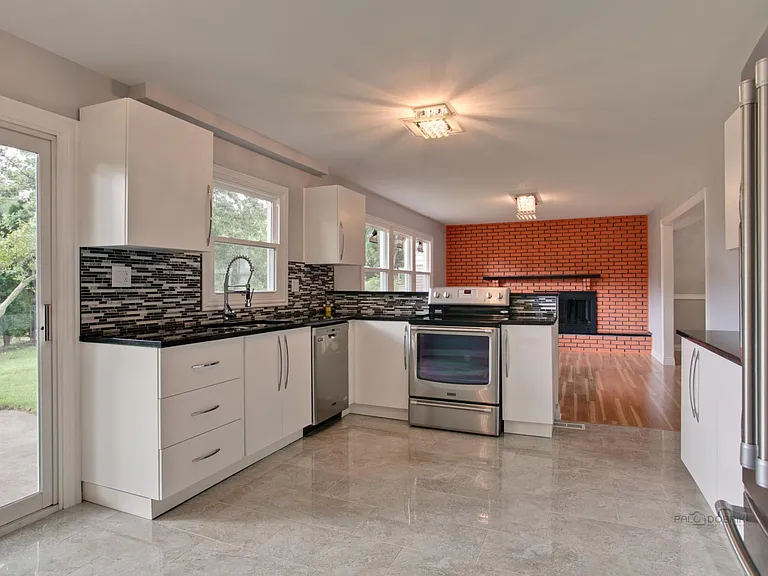 8 Bernard Ct — Photo 1