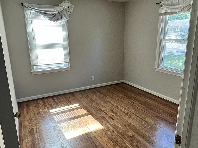 6413 Larsen Ln — Photo 7