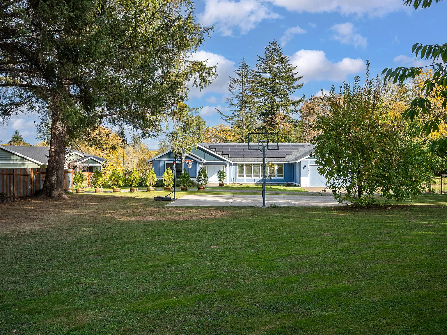 4 bed, 2690 sqft, $3,850 — Photo 4