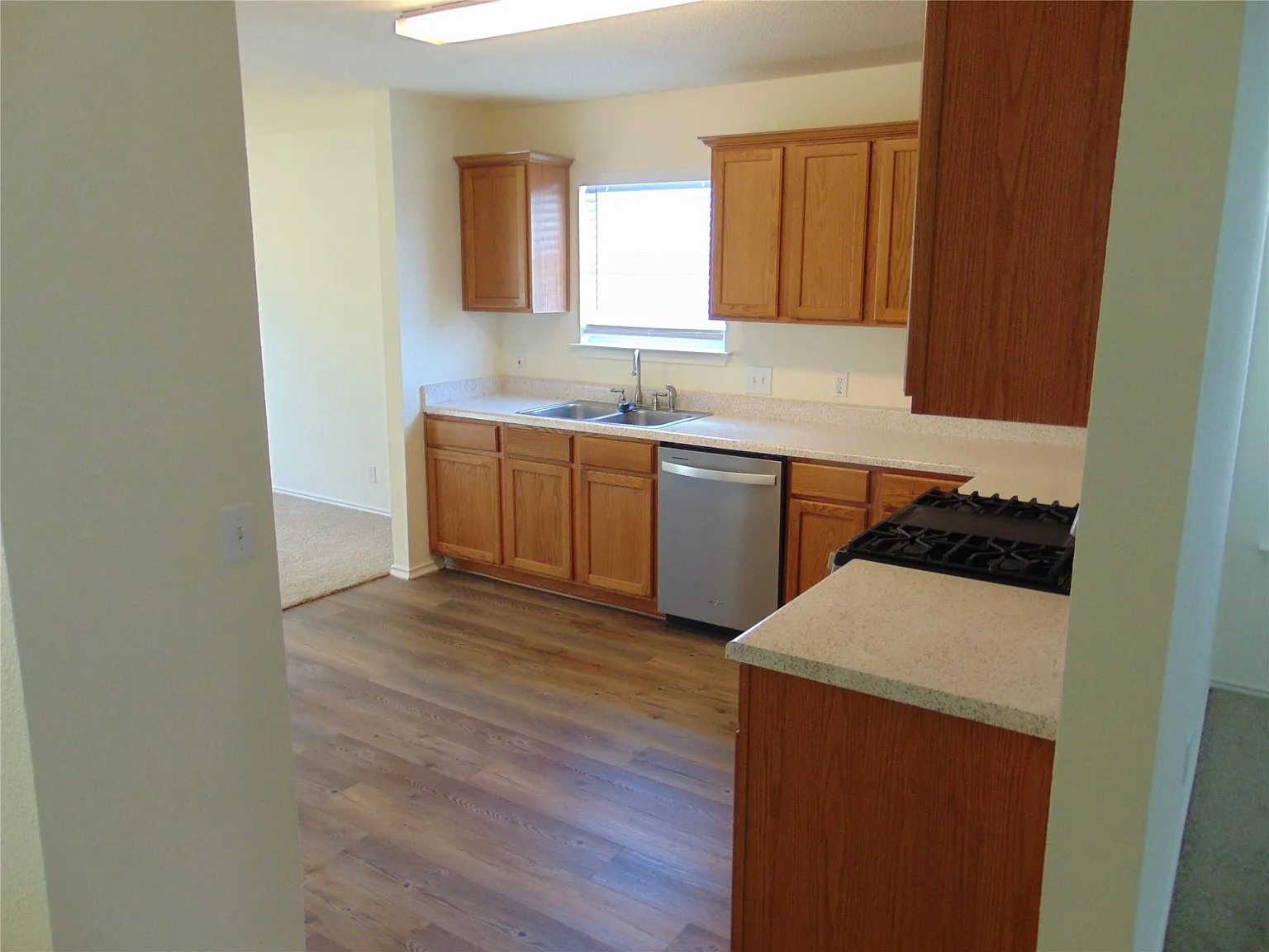 3 bed, 2.0 bath, 1511 sqft, $1,995 — Photo 3